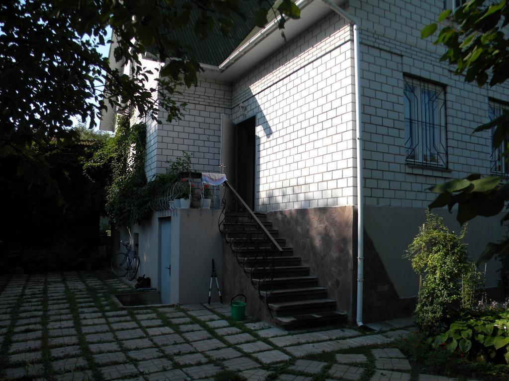 Guest House Dacha Київ Екстер'єр фото